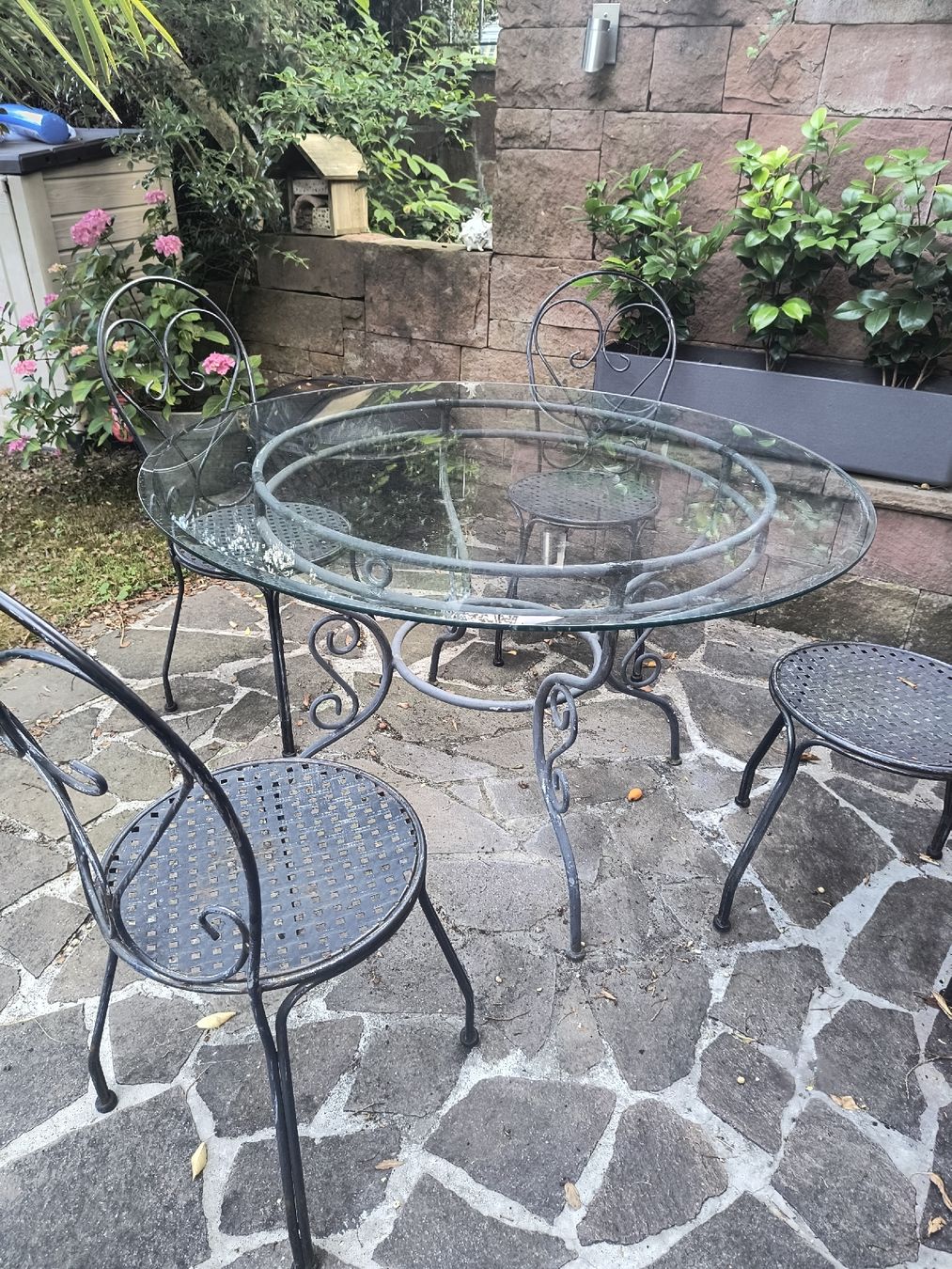 Set di tavolo e panche: Romantischer Gartentisch mit Glasplatte und 4 Stühlen – Usato da Rudolfstetten venduto da mirjamh70 5