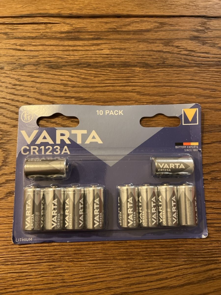 Varta Accus: Batterie CR123A – Neuf avec emballage d'origine à Kollbrunn par Schollenberger_Jenny