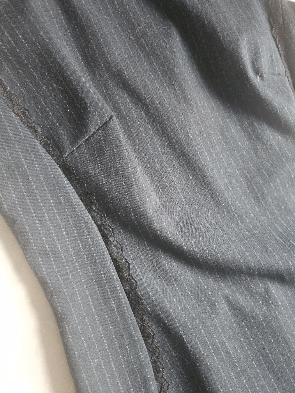 Vestiti: Élégante robe Dandara noire à rayures, taille S – Usato da Sornetan venduto da T.a333 2