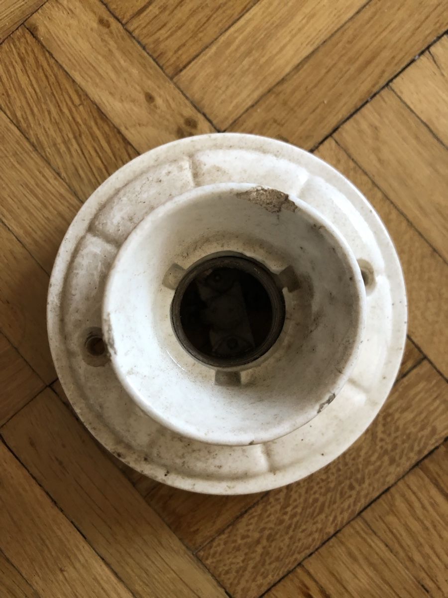 Lustres & lampes de plafonds: Lampenfassung Keramik antik – D'occasion à Basel par LukasLiederer 1