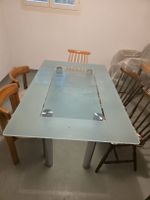 Esstisch aus Glas 140 × 90 cm inkl. 5 Stühle – CHF 15.–