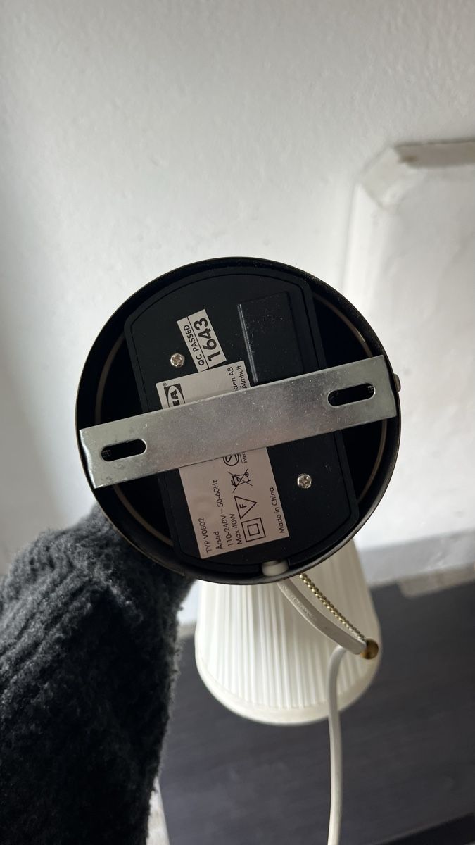 Ikea Lampes: Lampe murale IKEA dorée – D'occasion à Daillens par BrandonW 7