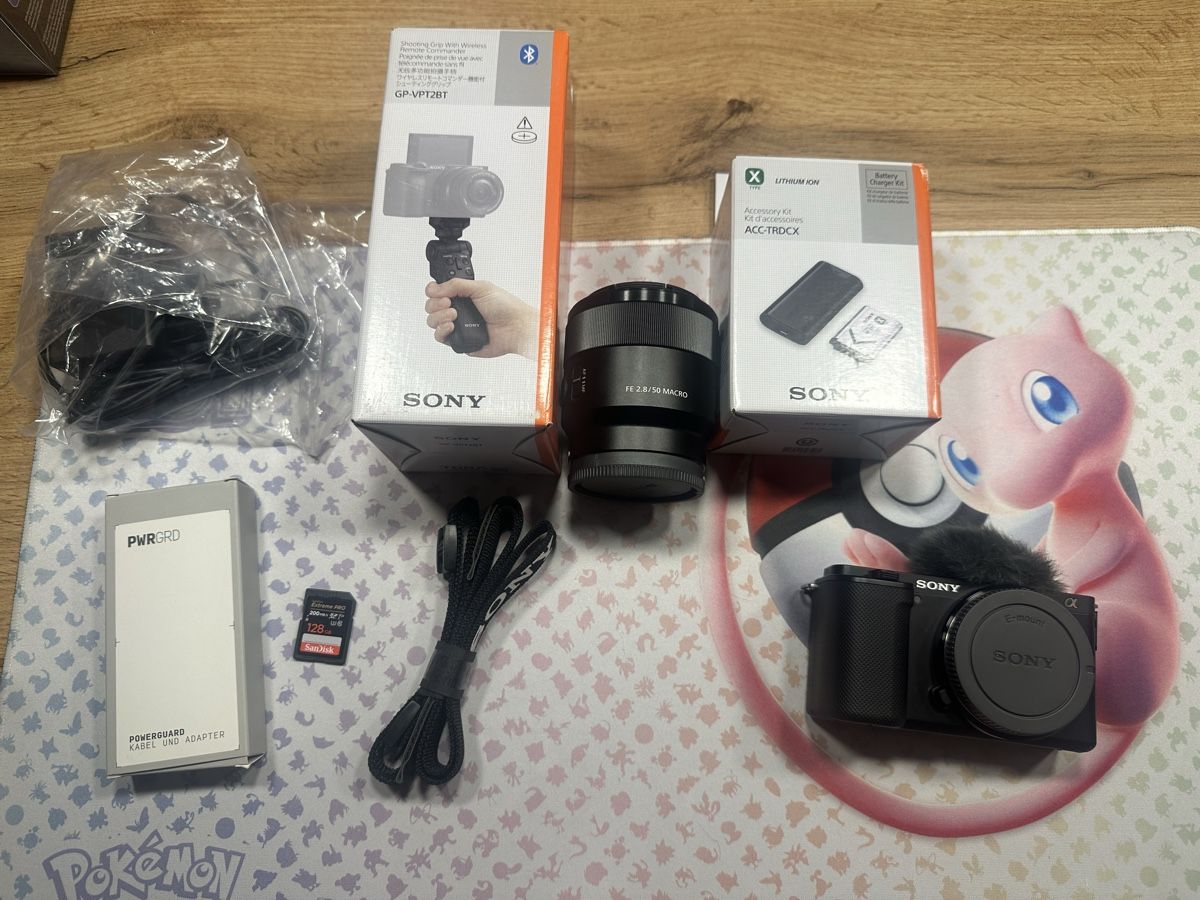 Sony Kamera: Sony ZV-E10 Vlogging Kamera inkl. Objektiv FE 2.8/50 Macro – Gebraucht aus Recherswil von Nitschy