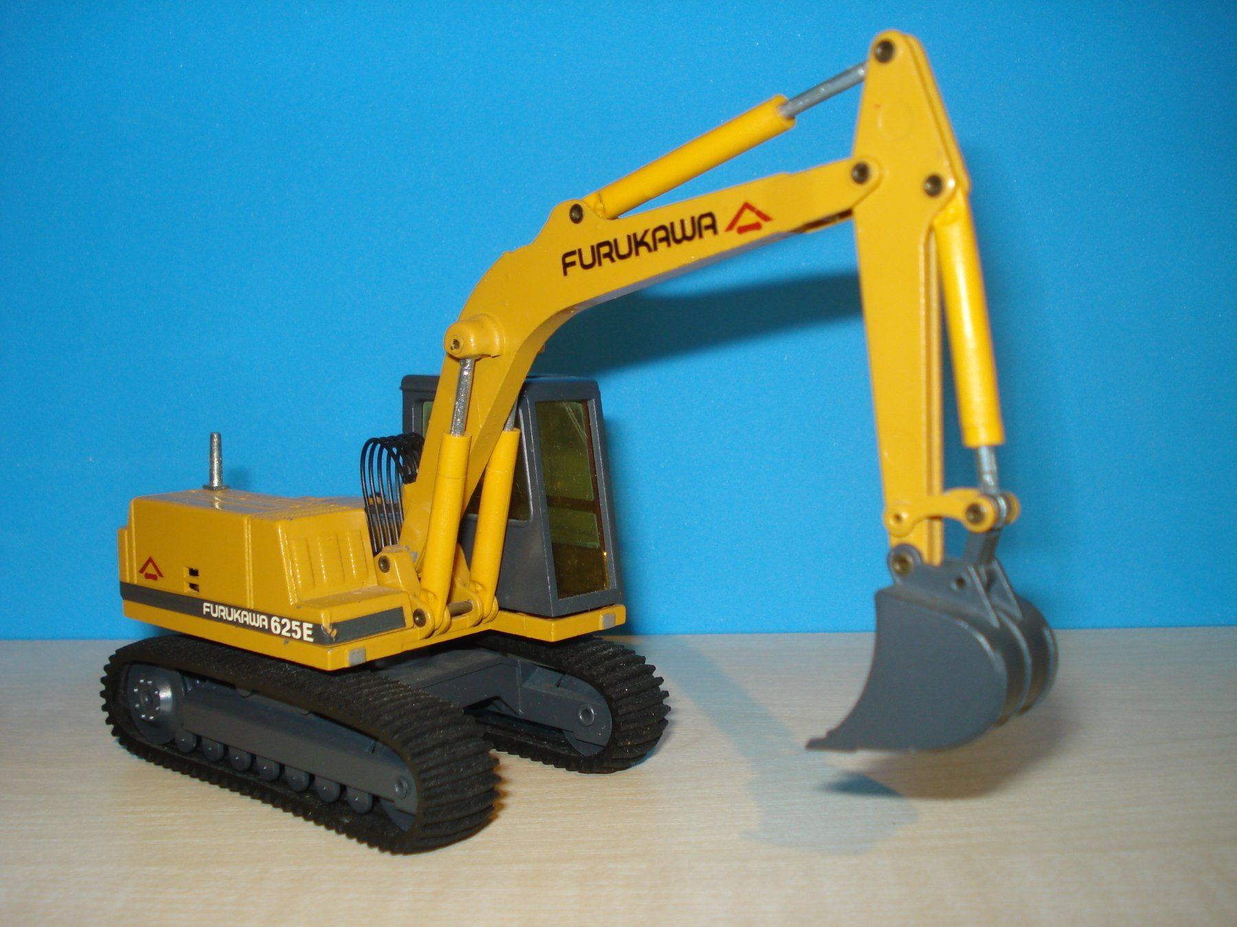 Conrad Kits de montage: FURUKAWA 625 E Raupenbagger – D'occasion à Mitlödi par worker04 3