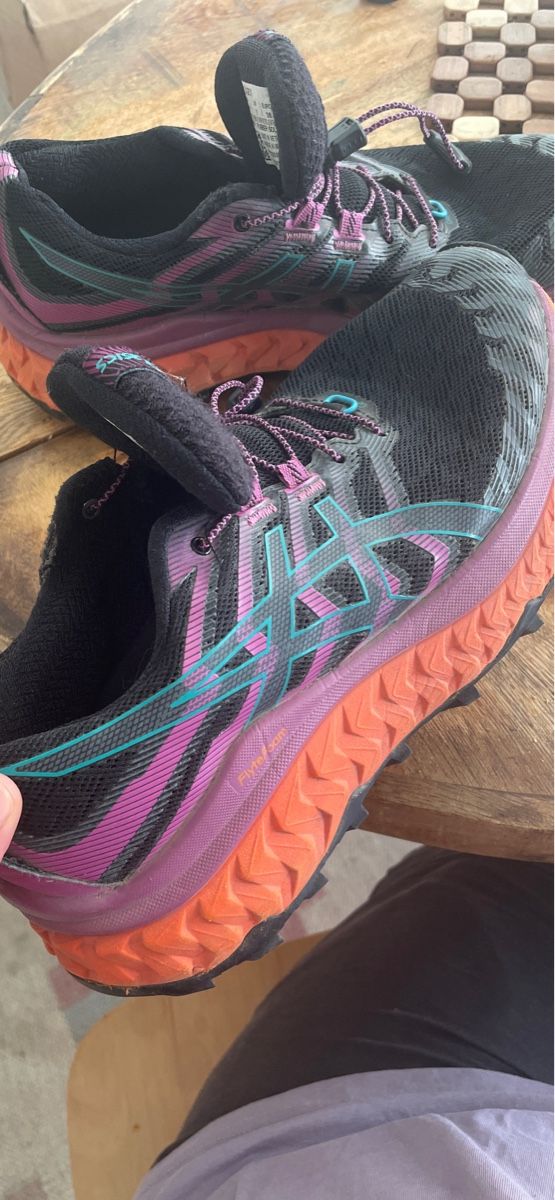 Asics Chaussures femmes: Chaussures de trail Asics 38 – D'occasion à Savièse par rey_hcl6 1