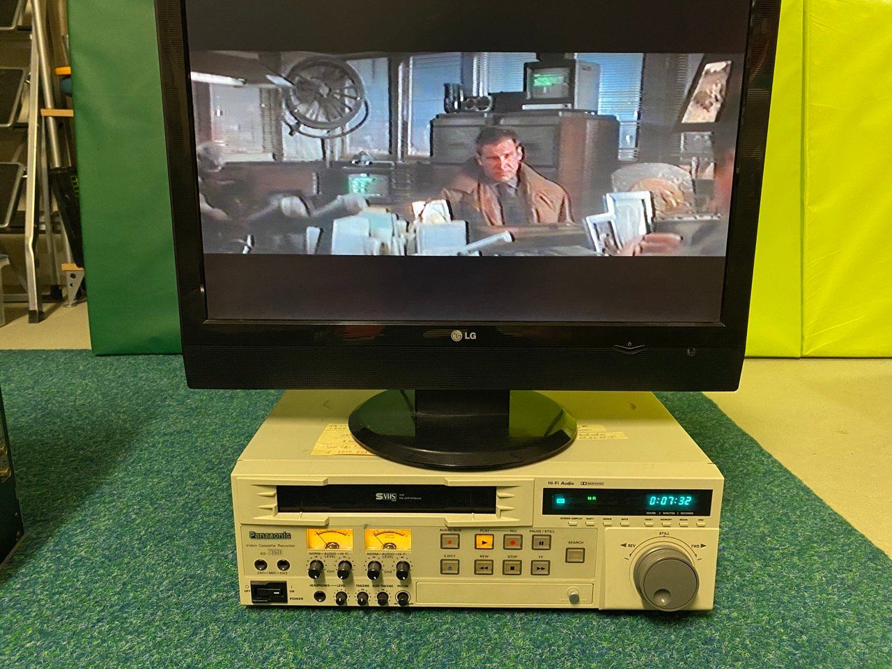 Panasonic Aufnahmegeräte: Panasonic Video Cassette Recorder AG-7350 SVHS – Gebraucht aus Zwillikon von