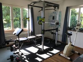 Kraftstation/Power Rack inkl. Bank, Gewichten & Gummimatten