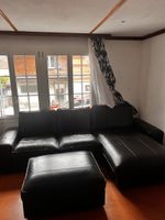 Schwarzes Sofa