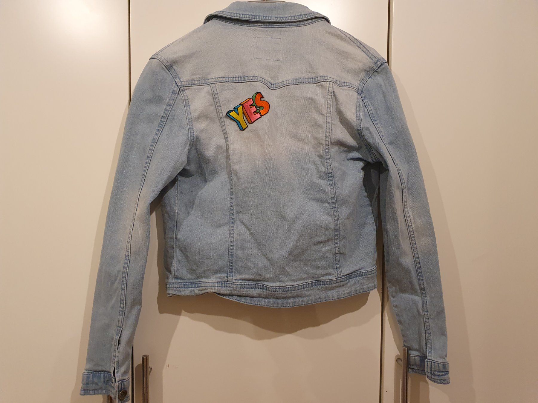 Jacken: Jeansjacke Gr. 36 / 38 inkl. Pins – Neu (gemäss Beschreibung) aus Heinrichswil von sabi2809 5
