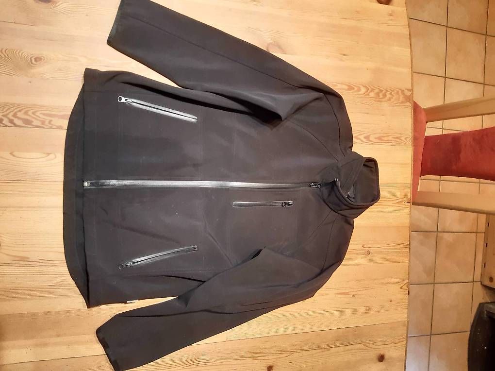 Vestes: veste softshell Switcher, très bon état, taille 152 – D'occasion à Longirod par calili