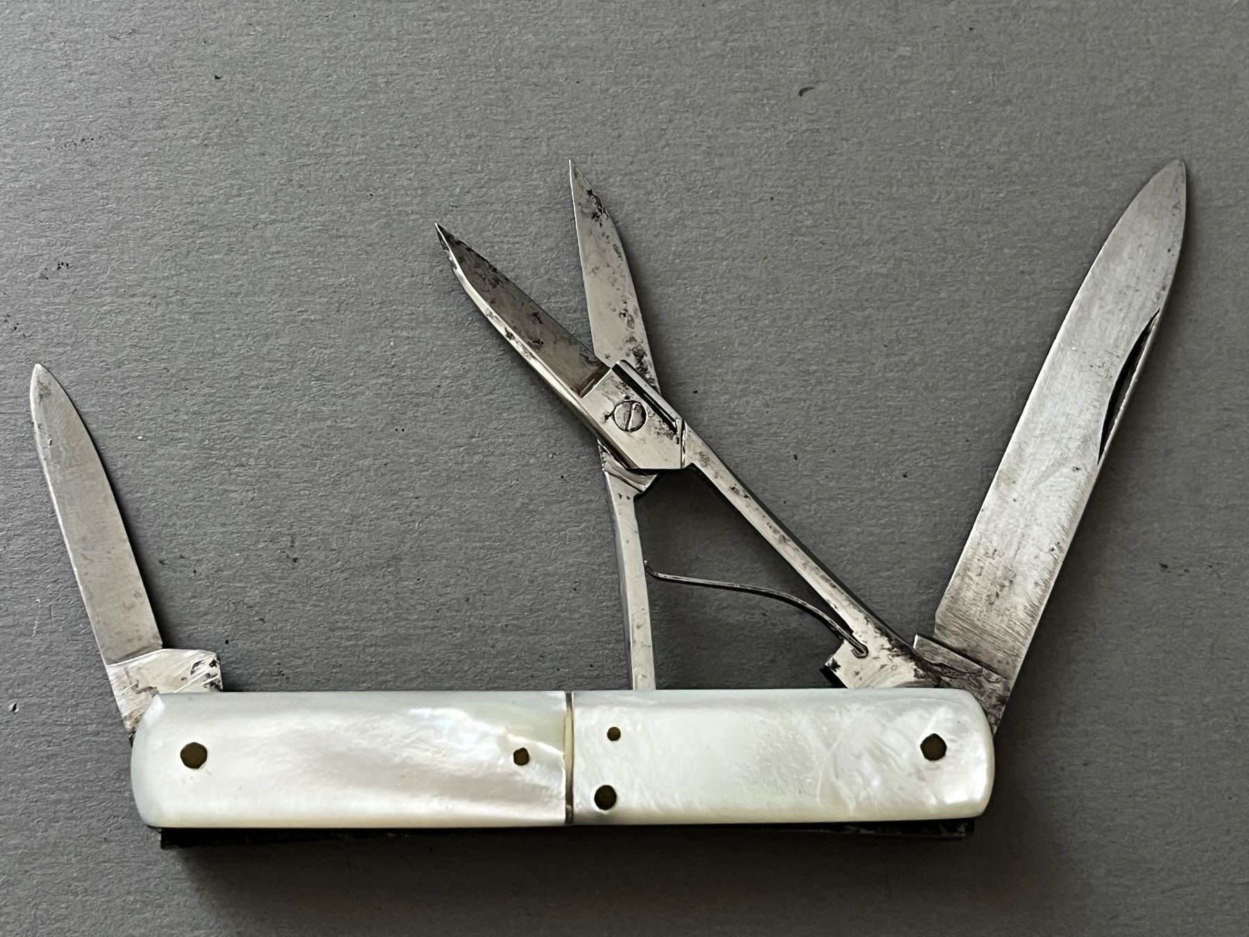 Coltelli tascabile: Antikes Perlmutt-Sackmesser 80 mm mit Etui - selten – Usato da Zürich venduto da FV.vintage
