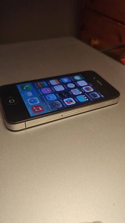 Telefoni cellulari / Smartphones: iPhone 4 - 32GB - Bon état – Usato da Rue venduto da meu_8jbc 1