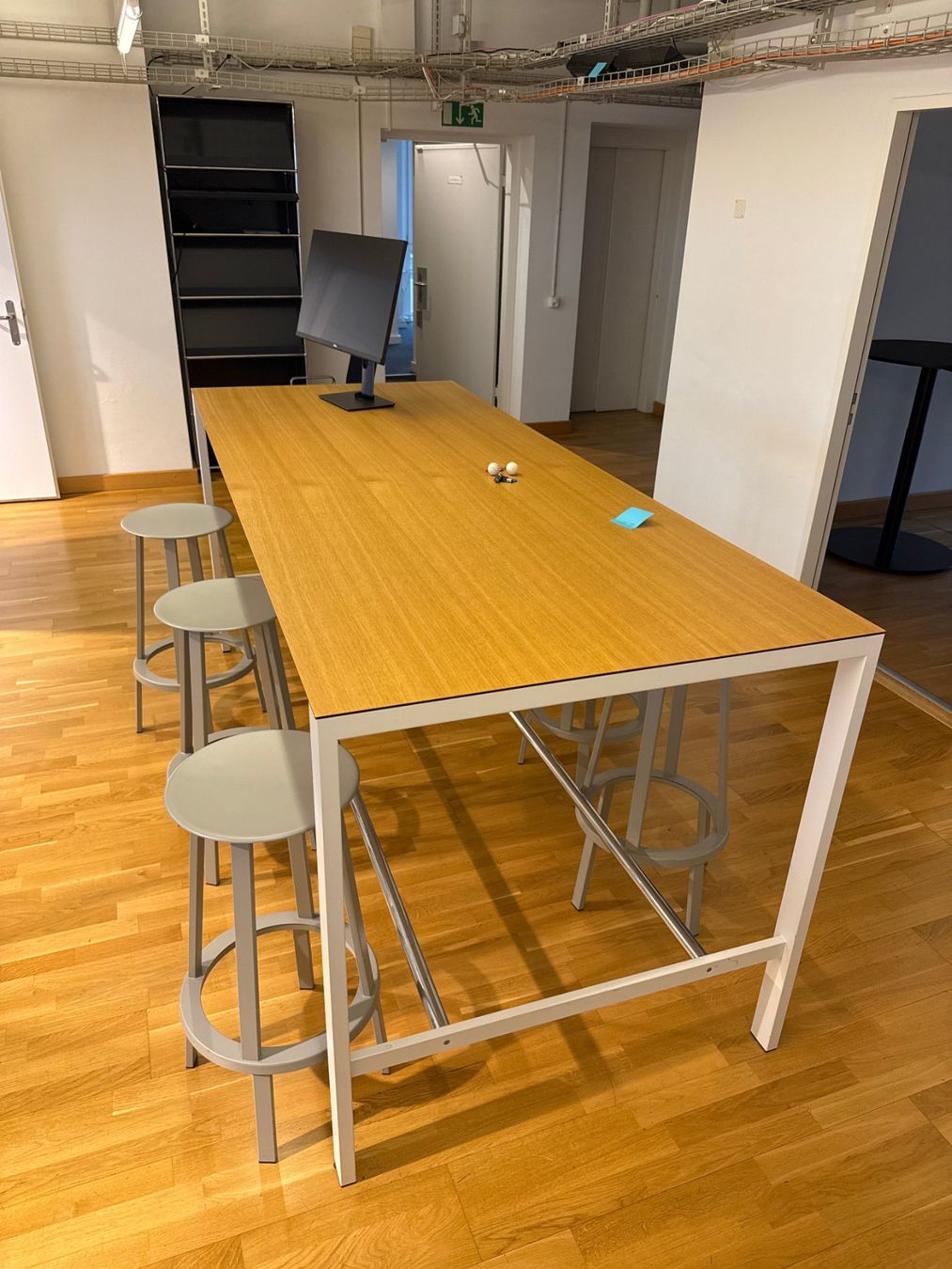 Tavoli: Stehtisch mit Holzplatte 240x105x100cm – Usato da Affoltern am Albis venduto da Zapro 1