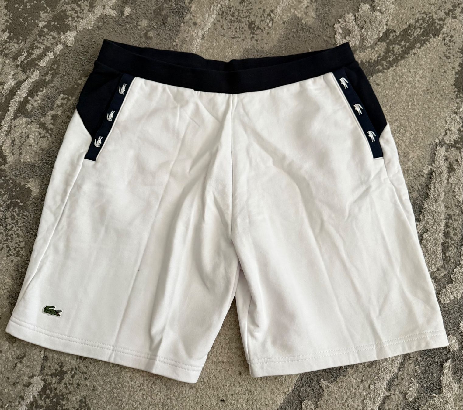 Lacoste Pantalons: Lacoste Shorts XL – D'occasion à Zürich par ger_wp6z