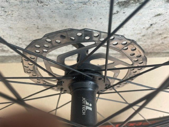 Pièces détachées: roue  avant vélo 26' – D'occasion à Ursy par DK8 3