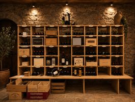 Massives Weinregal aus Holz – Modulregal für Weinflasche