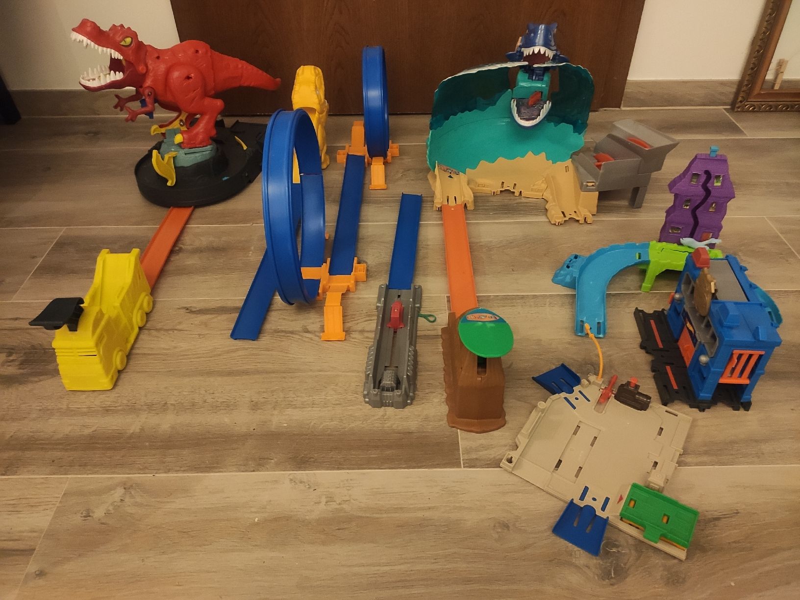 Spielzeuge: Divers circuits Hot Wheels – Gebraucht aus Neuchâtel von snips01