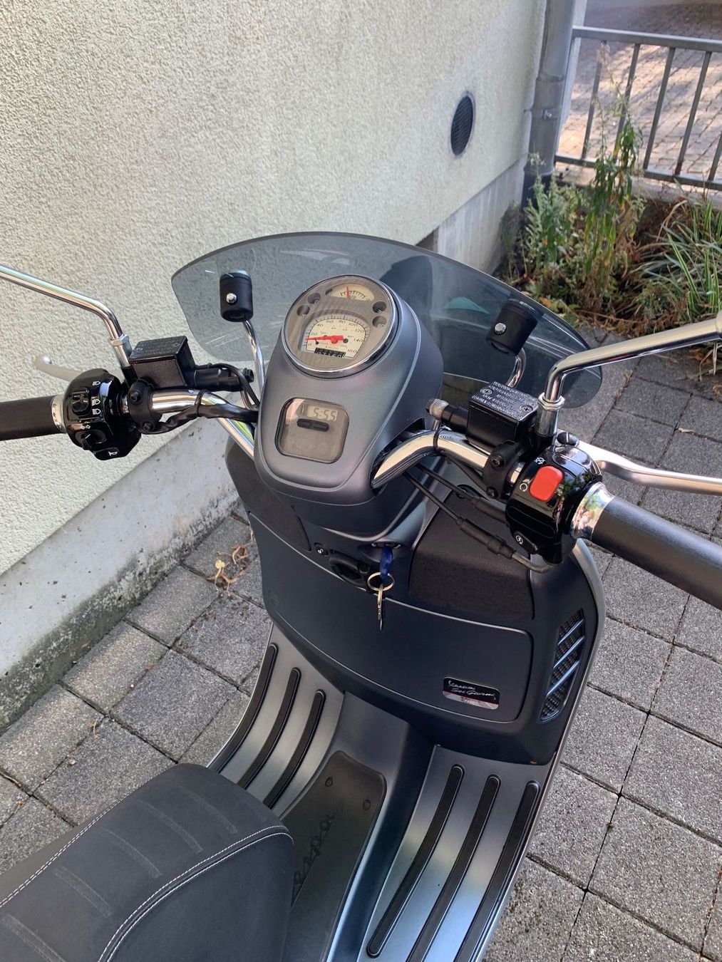 Vespa Scooters: Vespa Roller grau Sonderedition Nummer 6 ca.7200 km – D'occasion à Basel par per_9ysq 2