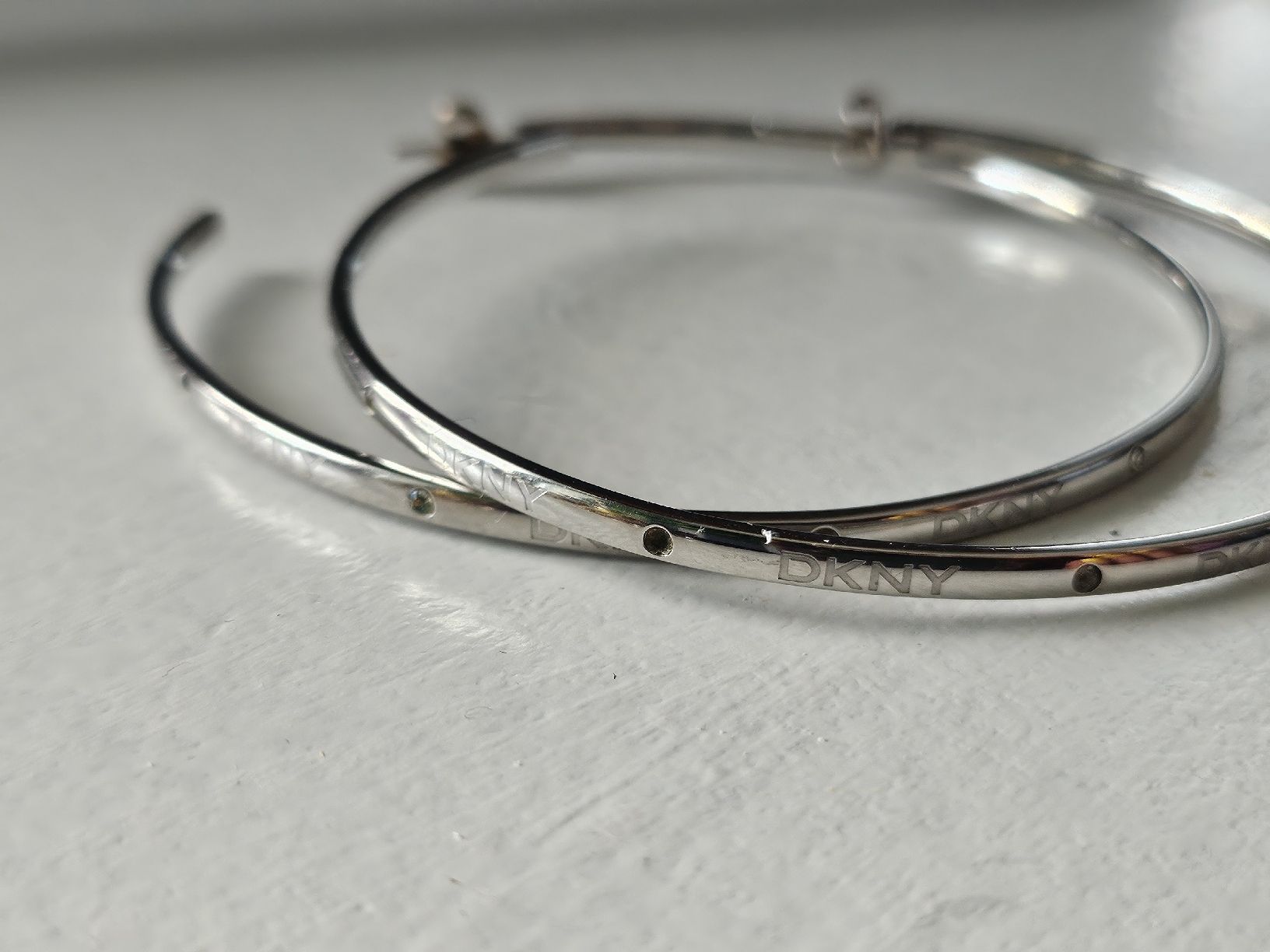 DKNY Orecchini pendenti & Orecchini a lobo: Silberne DKNY Ohrringe, neuwertig, Durchmesser 4 cm. – Usato da Bülach venduto da ane_yn2b
