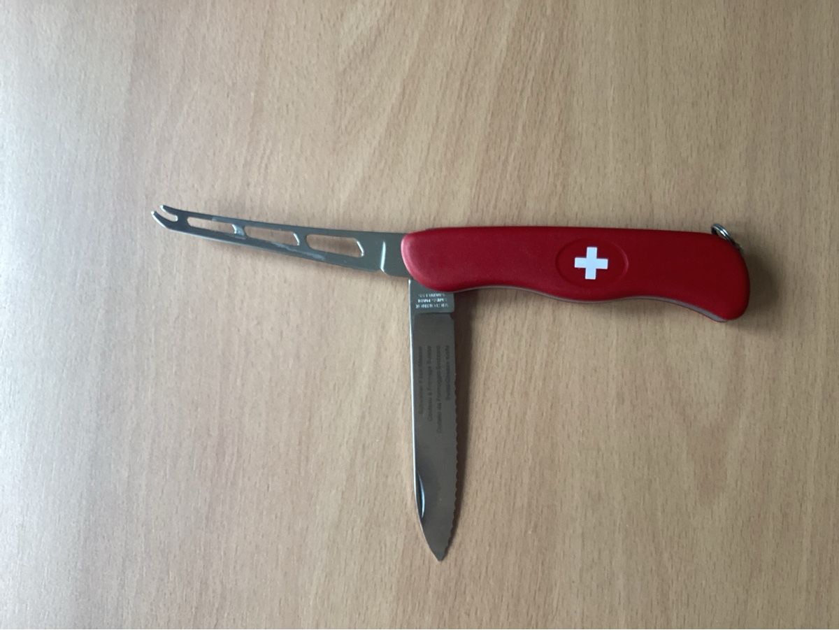 Piatti di portata: Holzbrett mit Käsemesser, neu – Nuovo e nell'imballaggio originale da Wassen UR venduto da SABDOM 2