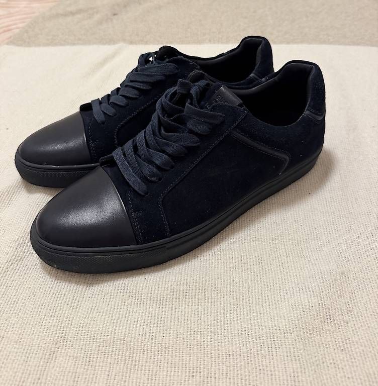 Damenschuhe: Dunkelblauer Sneaker  – Gebraucht aus Recherswil von Leonora1997
