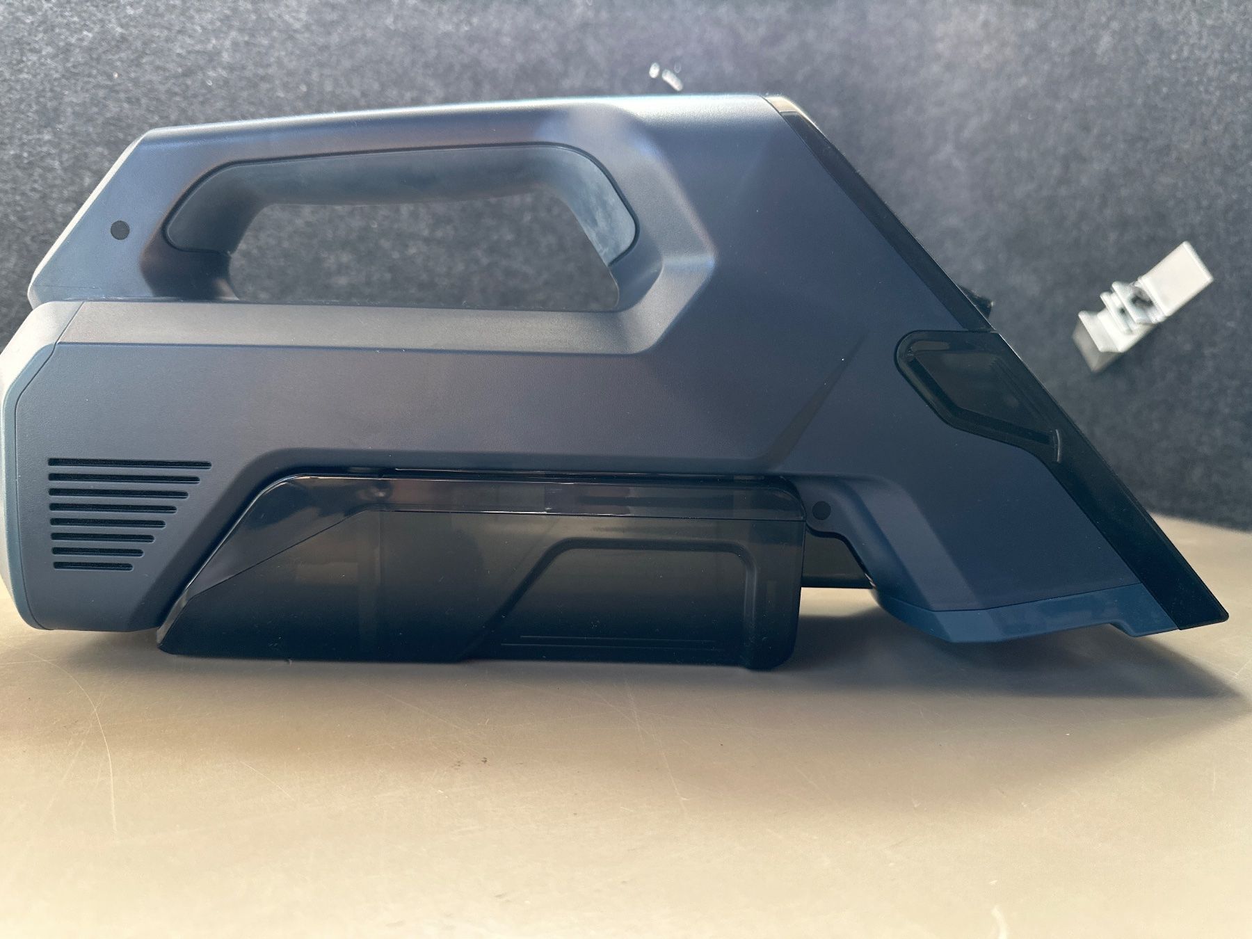 Prodotti di pulizia: Tragbarer Fleckenreiniger NEU – Nuovo e nell'imballaggio originale da Brügg BE venduto da TSP02 1