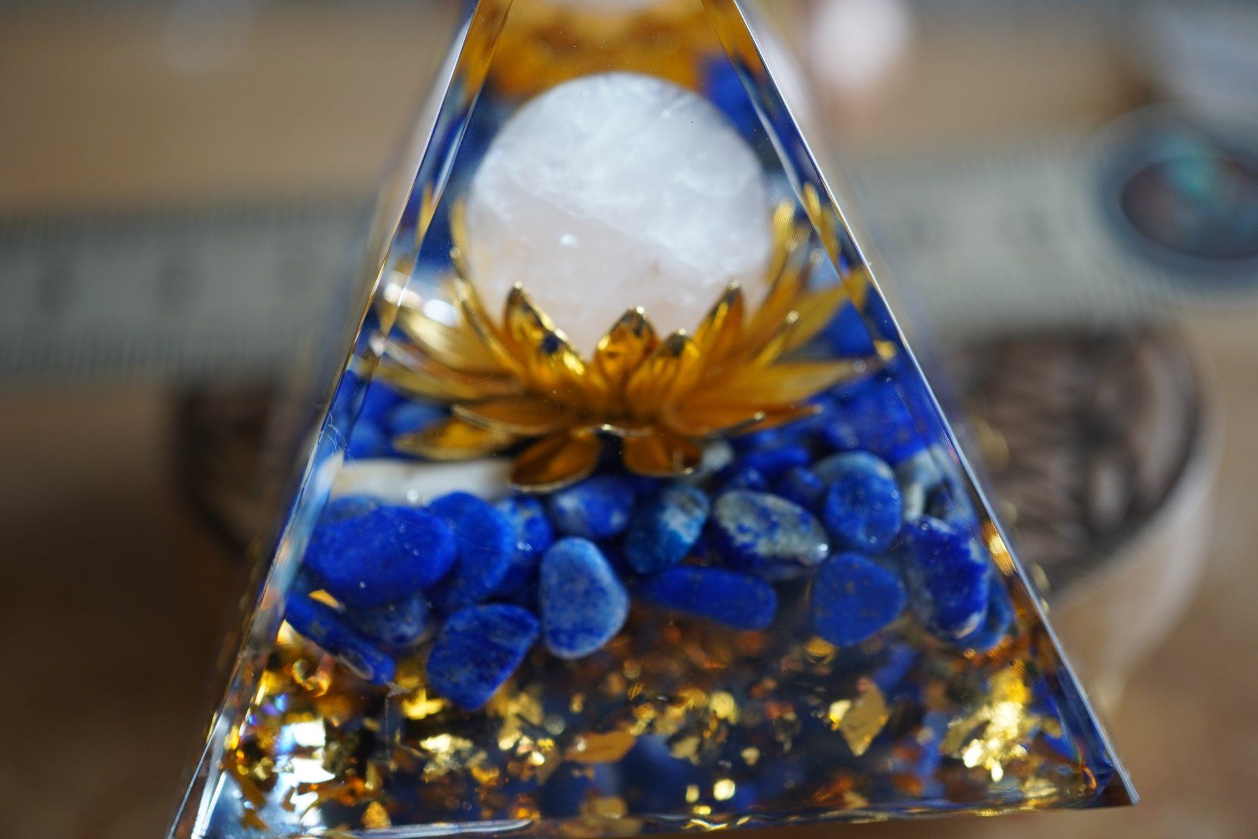 Mineralien & Heilsteine: Lapis Lazuli Kugel Quarz Orgonit -Pyramide – Neu und originalverpackt aus Eschenbach SG von topstone 2