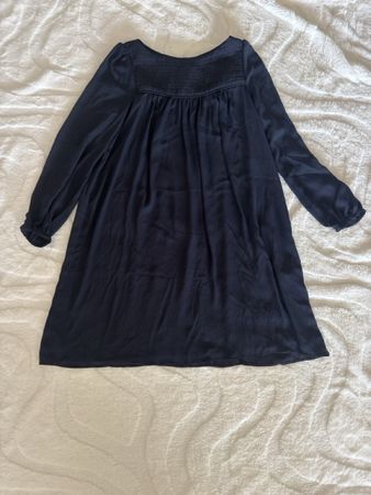 Jolie robe manches longues, idéale pour l'automne.