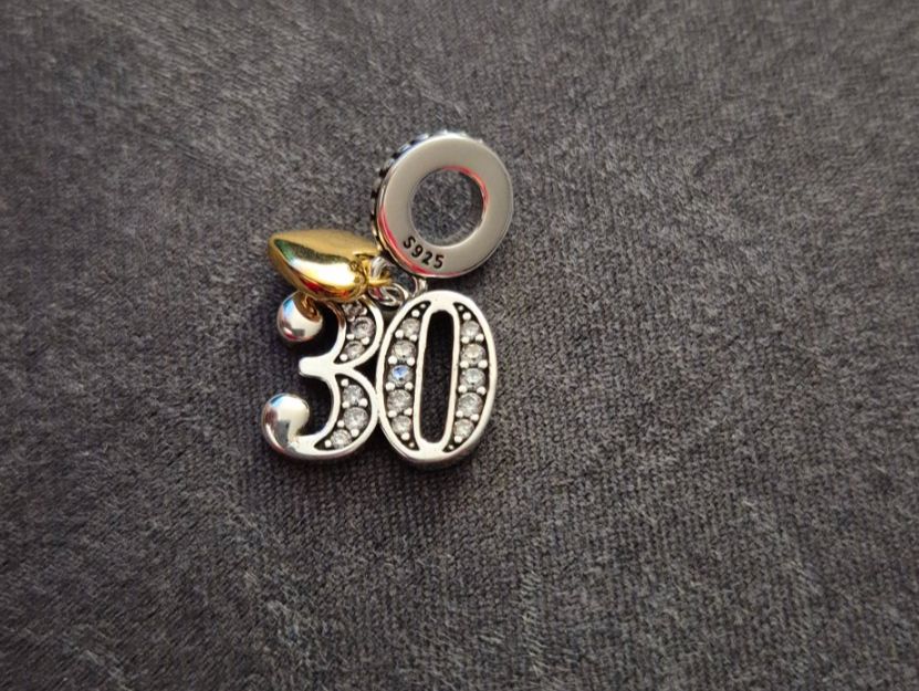 Ciondoli: Silber Charm Zahl 30 +Garantie – Nuovo (secondo la descrizione) da Rotkreuz venduto da Carbone_Bijou-Shop