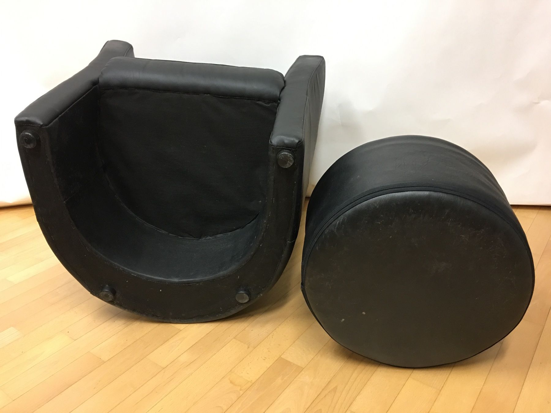Poltrone: Schwarzer Cocktailsessel + Hocker – Usato da Olten venduto da ELHANDEL 4