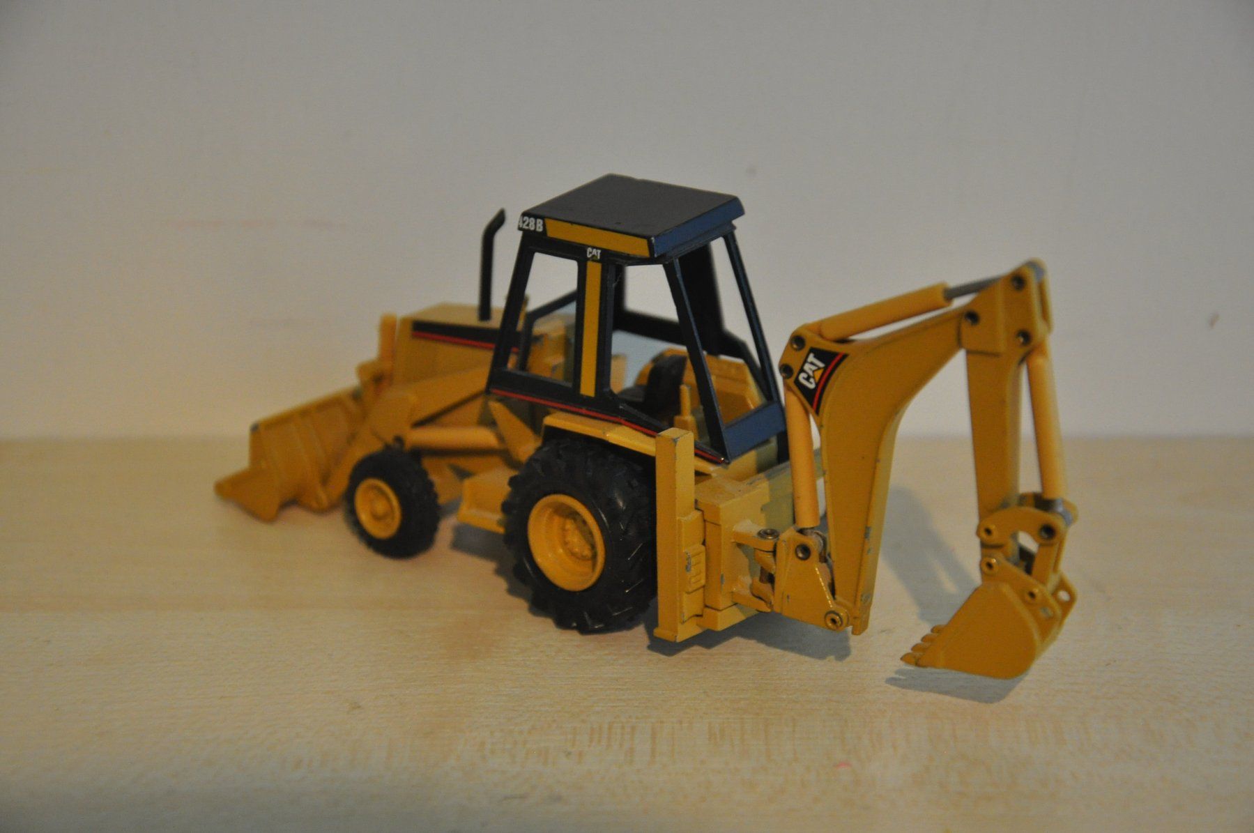 Caterpillar Modellbausätze & Standmodelle: CAT 428 B Baggerlader – Defekt aus Mitlödi von worker04 1