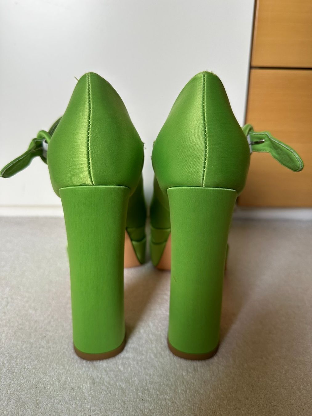Damenschuhe: Lime Satin Platform Shoes – Neu (gemäss Beschreibung) aus Sevelen von per_w85c 3