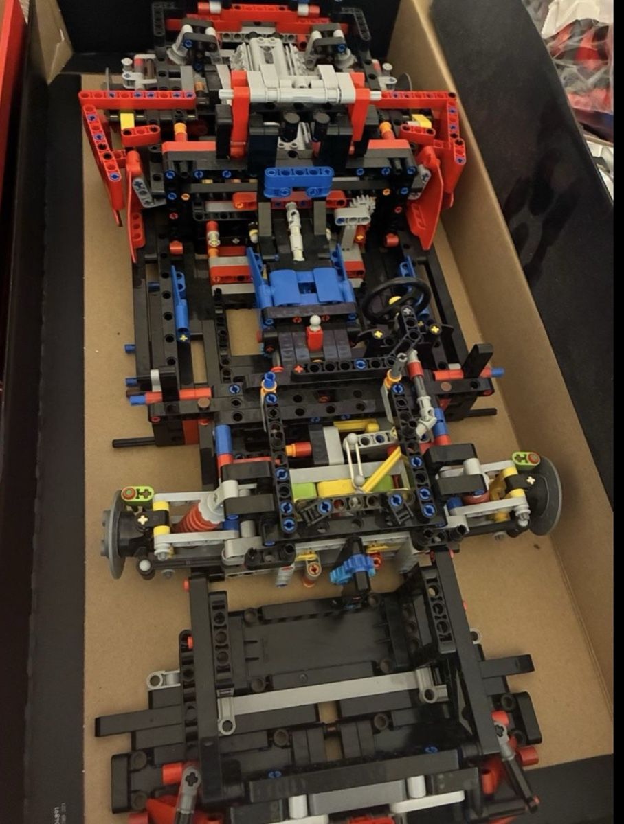 Lego Kit di costruzioni: LEGO Technic Ferrari Daytona SP3 42143 – Usato da Jonen venduto da Sschriber 4