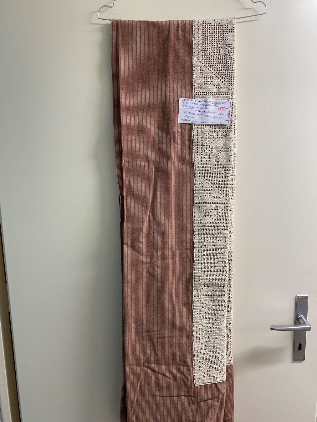 Decken: Wunderschöner Tagesdecke mit Häkelspitze Vintage – Gebraucht aus St.Gallen von Bigdisch