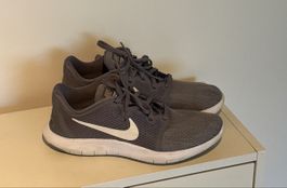 Chaussures de sport, taille 40,5 grises