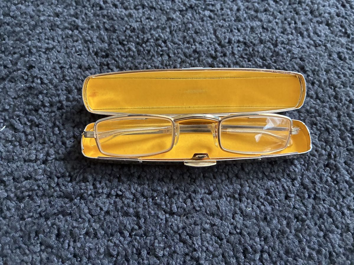 Occhiali & Lenti: Lesebrille goldfarben mit Etui – Usato da Bolligen venduto da Vroni23 4