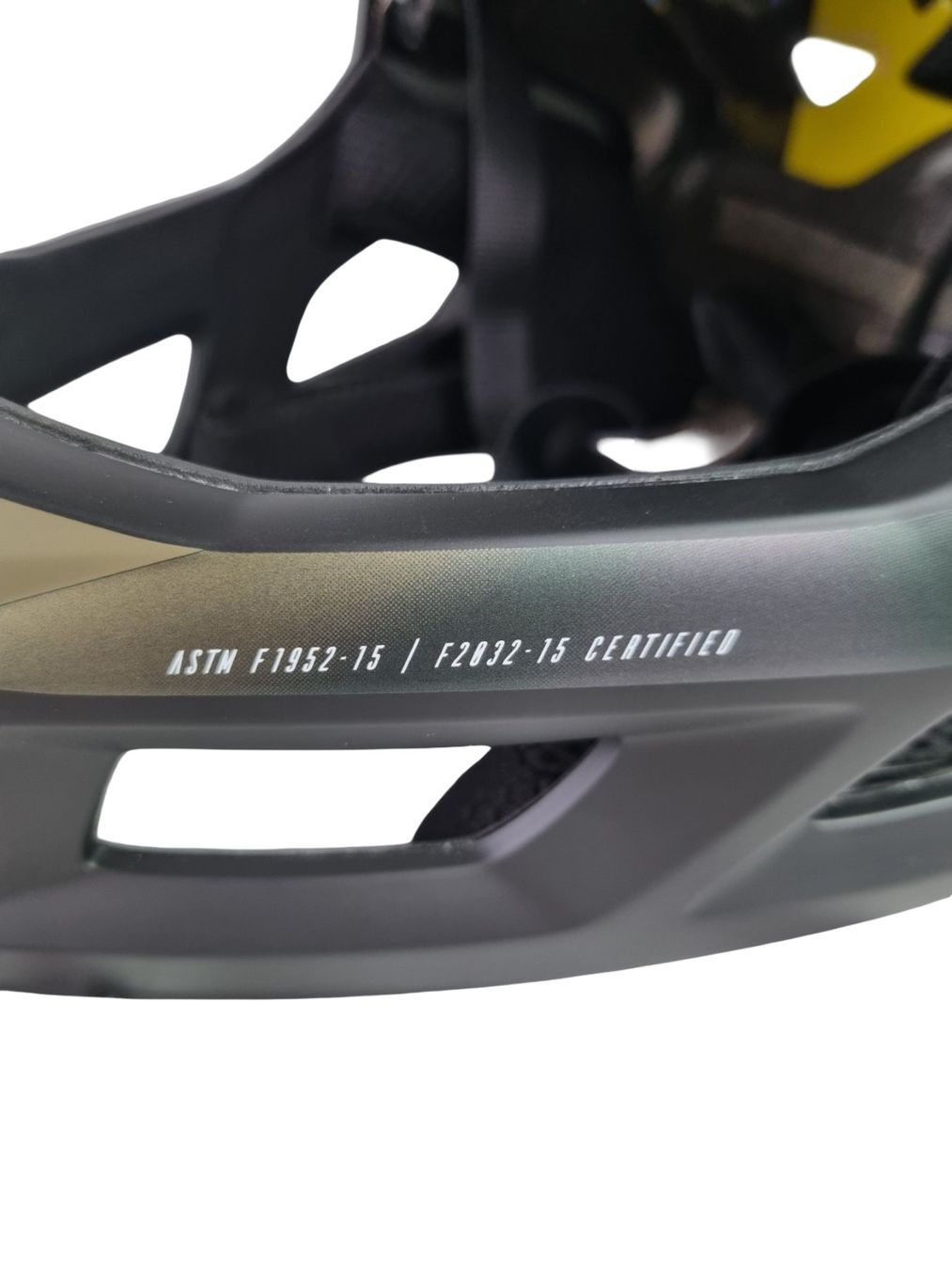 Caschi: PARACHUTE MCR Helm – Nuovo (secondo la descrizione) da Wangen b. Olten venduto da Restwert_Wangen 3