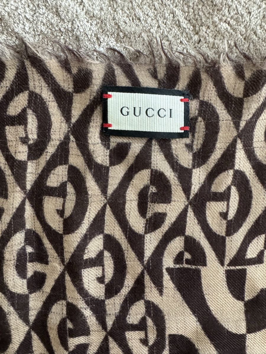 Gucci Foulard & Sciarpe: Foulard Gucci – Nuovo (secondo la descrizione) da Bellinzona venduto da eli_6mr5 2