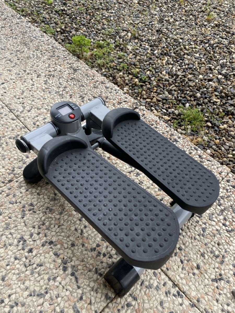 Vélos d'appartement: Stepper mit Trainingscomputer – D'occasion à Schachen LU par ali_hz6l