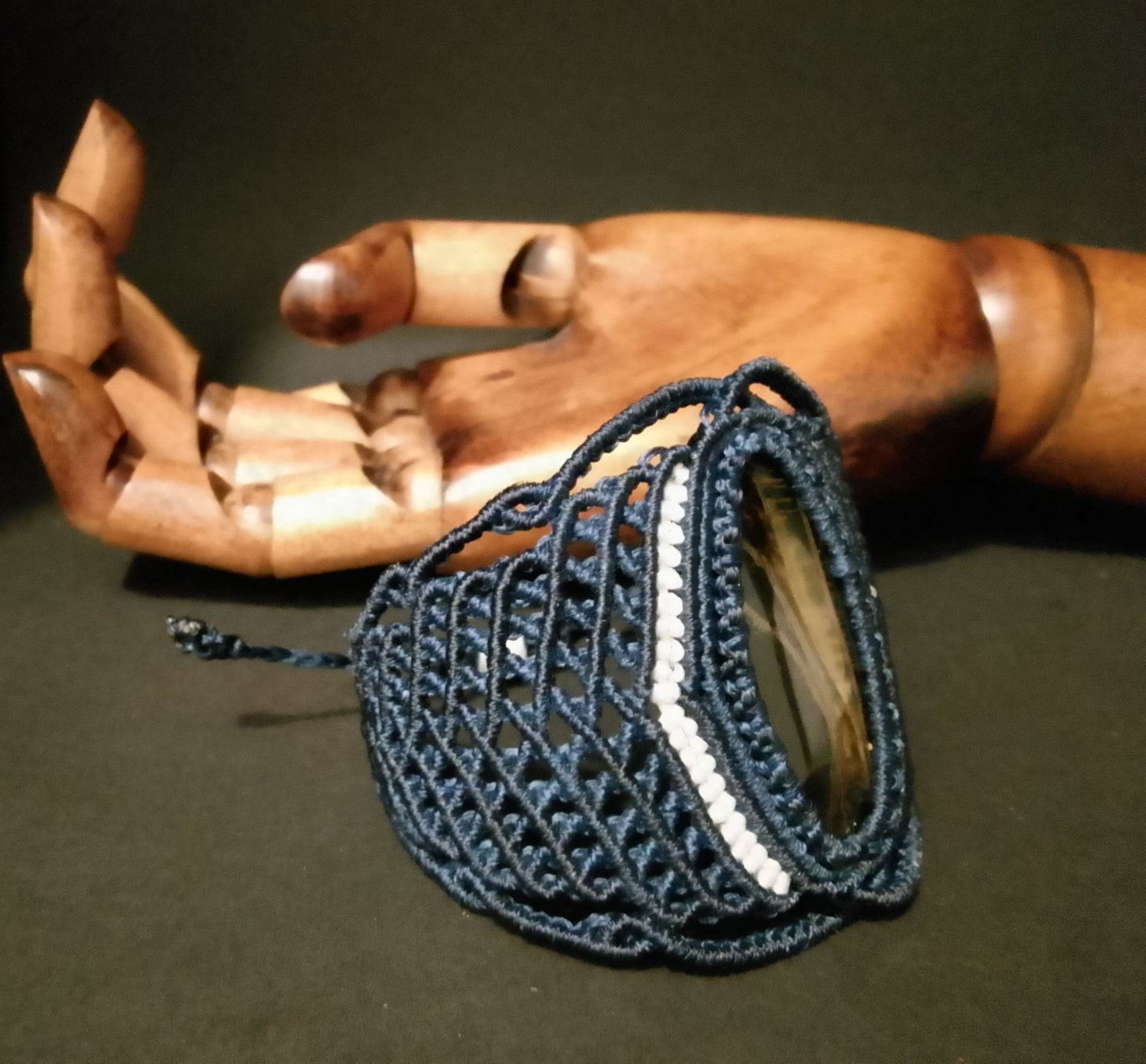 Bracciali & Braccialetti: breites handgemachtes Makramee Armband mit Tigerauge – Nuovo (secondo la descrizione) da Pfäffikon ZH venduto da Emporos_42 2