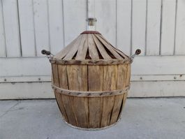 spezielle alte Korbflasche Holzkorb Span