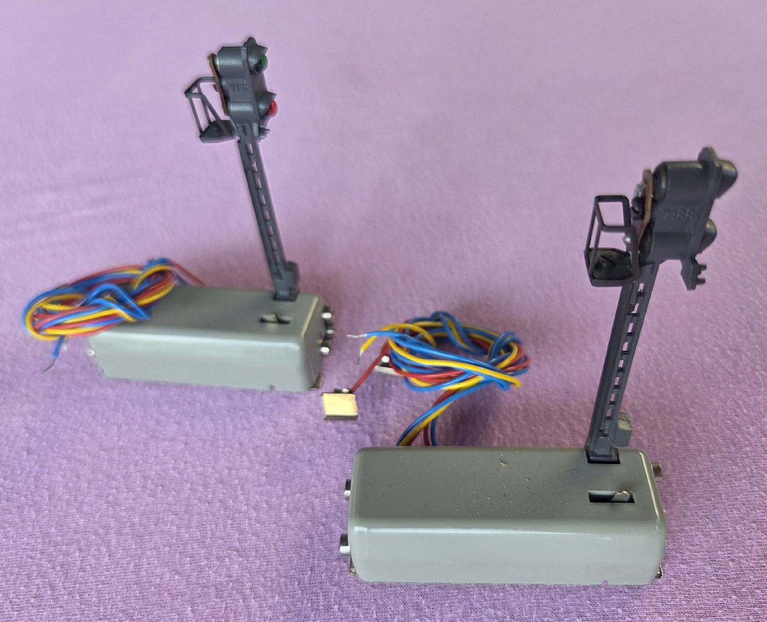 Märklin Modelleisenbahnen: 2x Märklin H0 Signale elektrisch – Gebraucht aus Klingnau von Groofty69 1