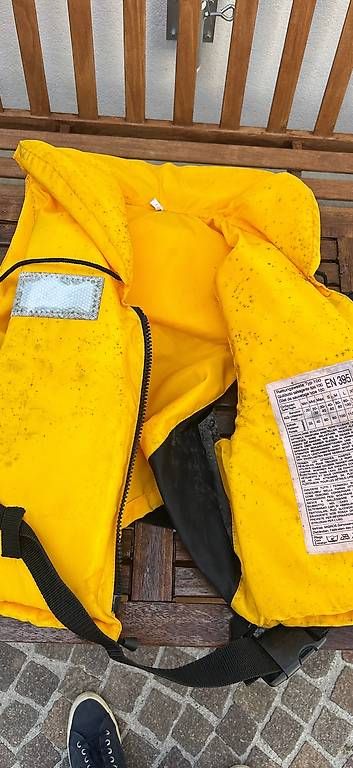 Giubbotti di salvataggio: Schwimmwesten zu verschenken  – Usato da Kesswil venduto da obeau 1