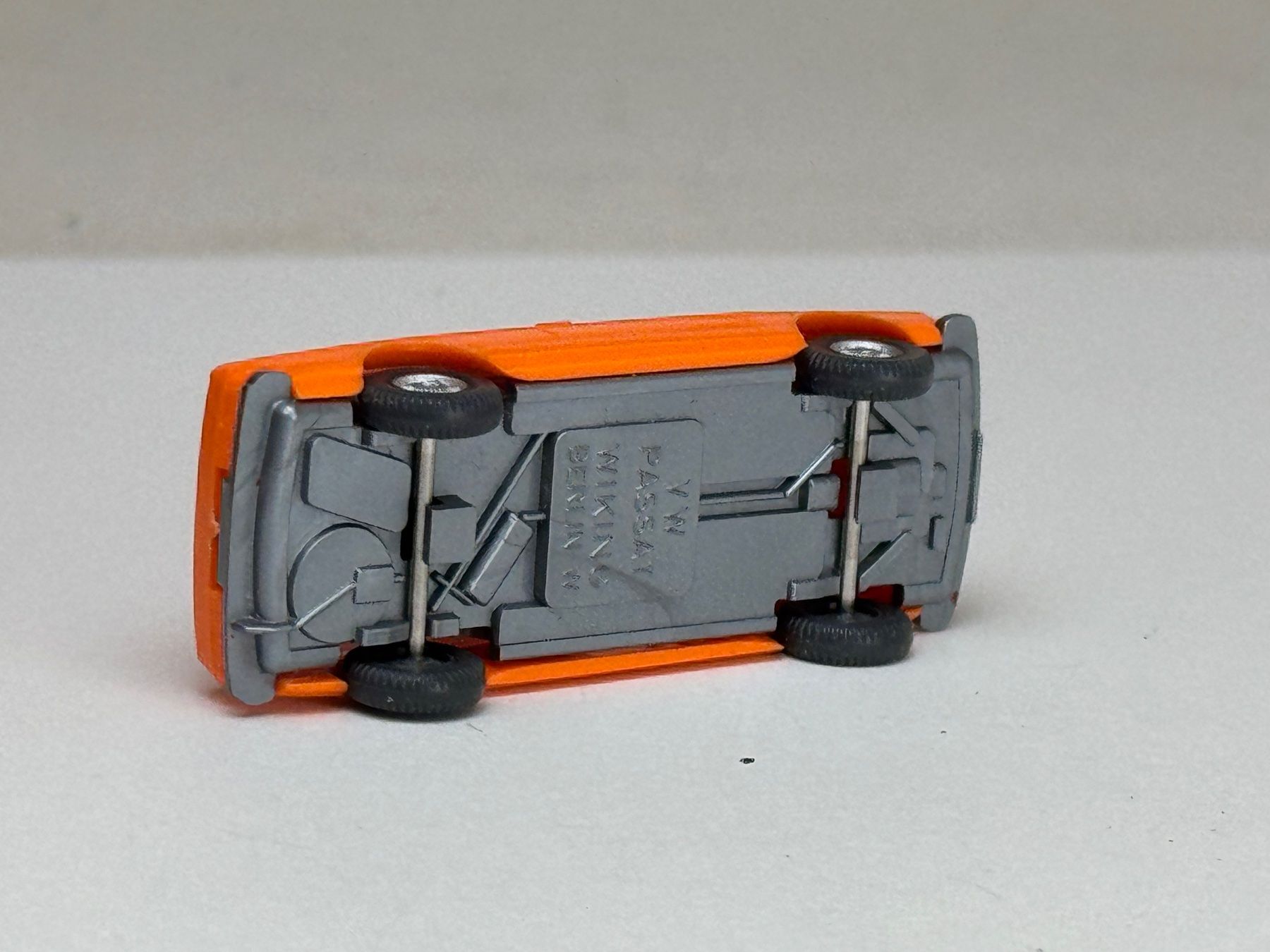 Wiking Modellini d'auto: GB3-  Wiking VW Passat rotorange Foliengrill – Usato da Elm venduto da Wikmtz 2