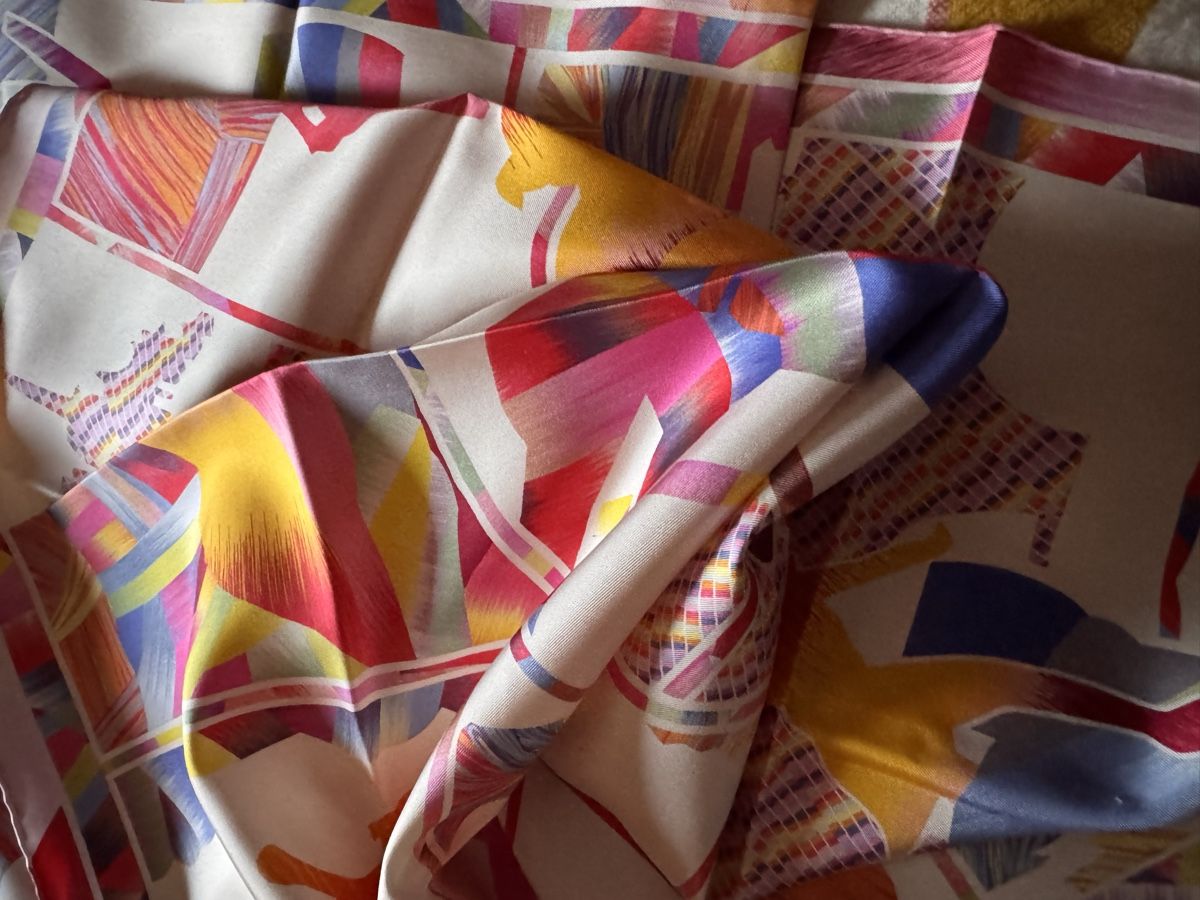 Hermès Foulard & Sciarpe: Hermès Marble Wow – Nuovo e nell'imballaggio originale da Genève venduto da Allisgood 7