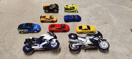 9 Modellautos und Motorräder gemischt
