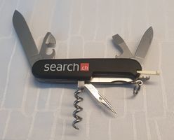 Ein Victorinox Taschenmesser / OFFICIER SUISSE mit Logo