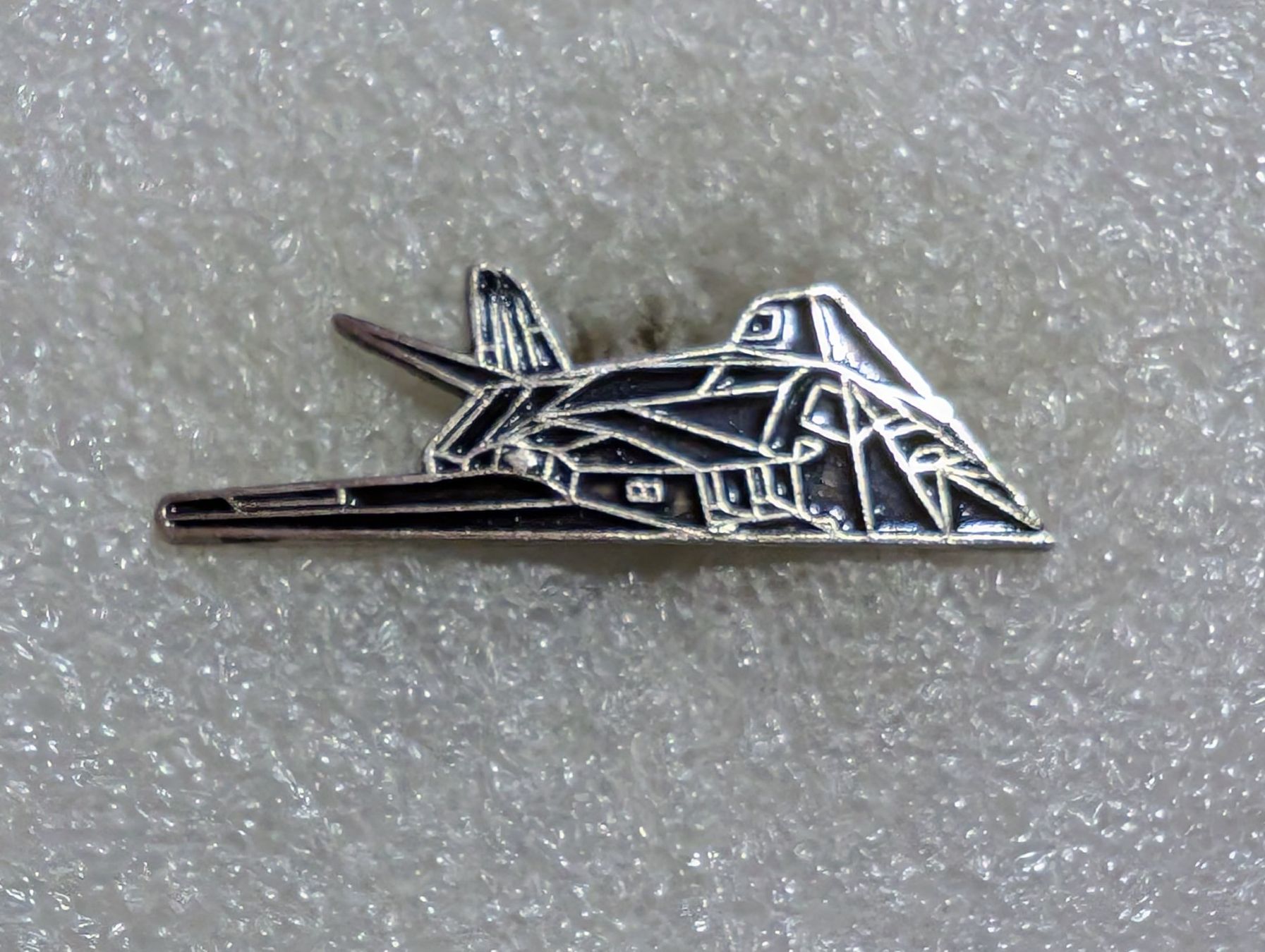 Plaketten & Abzeichen: Ansteckpin 193: Flugzeug – Gebraucht aus Oppligen von Pin-Fall-Shop