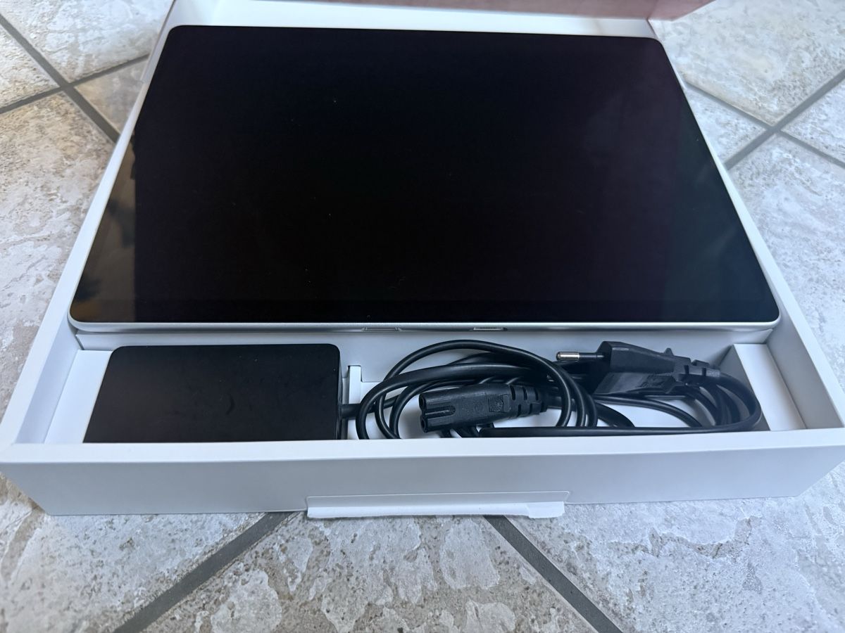 Microsoft Tablet PC: Microsoft Surface Pro (mit power adapter) 11th Edition 2025 – Usato da Wohlen AG venduto da linagzh 2