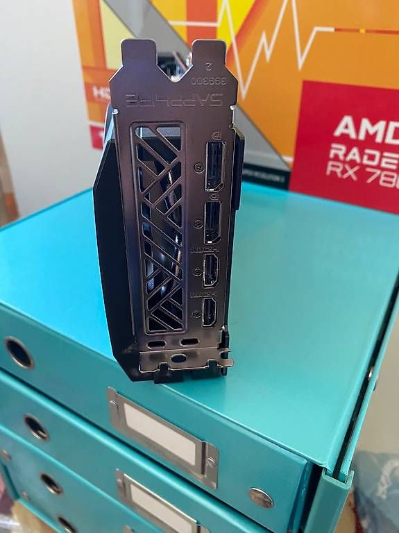 Schede grafiche: Gaming Grafikkarte AMD Radeon RX 7800XT – Usato da Pratteln venduto da Sylvie027 2